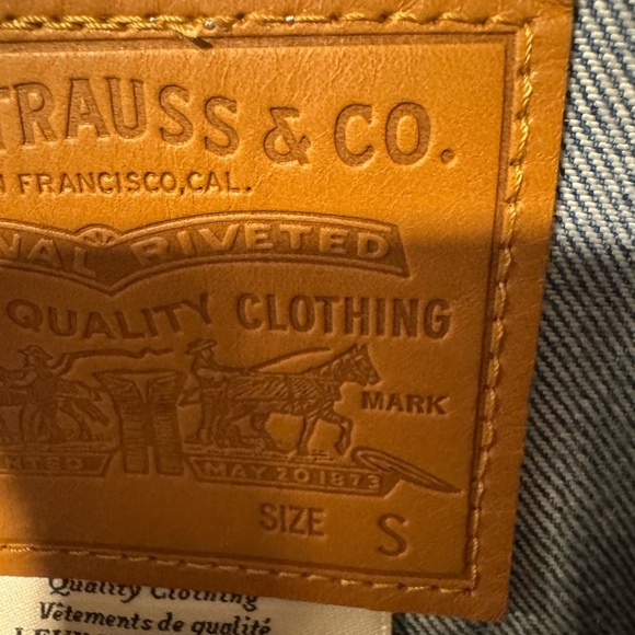 Levi’s Jean Jacket - Women’s Small - Picture 7 of 9
